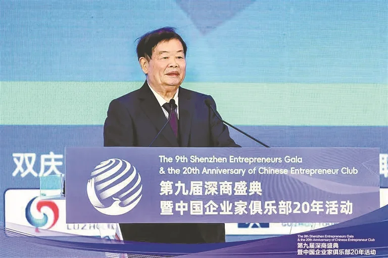 福耀玻璃创始人、终身荣誉董事长曹德旺在中欧经济合作论坛作主旨演讲